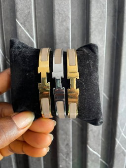 Glitz Nude Enamel Gold H-Link Bangle