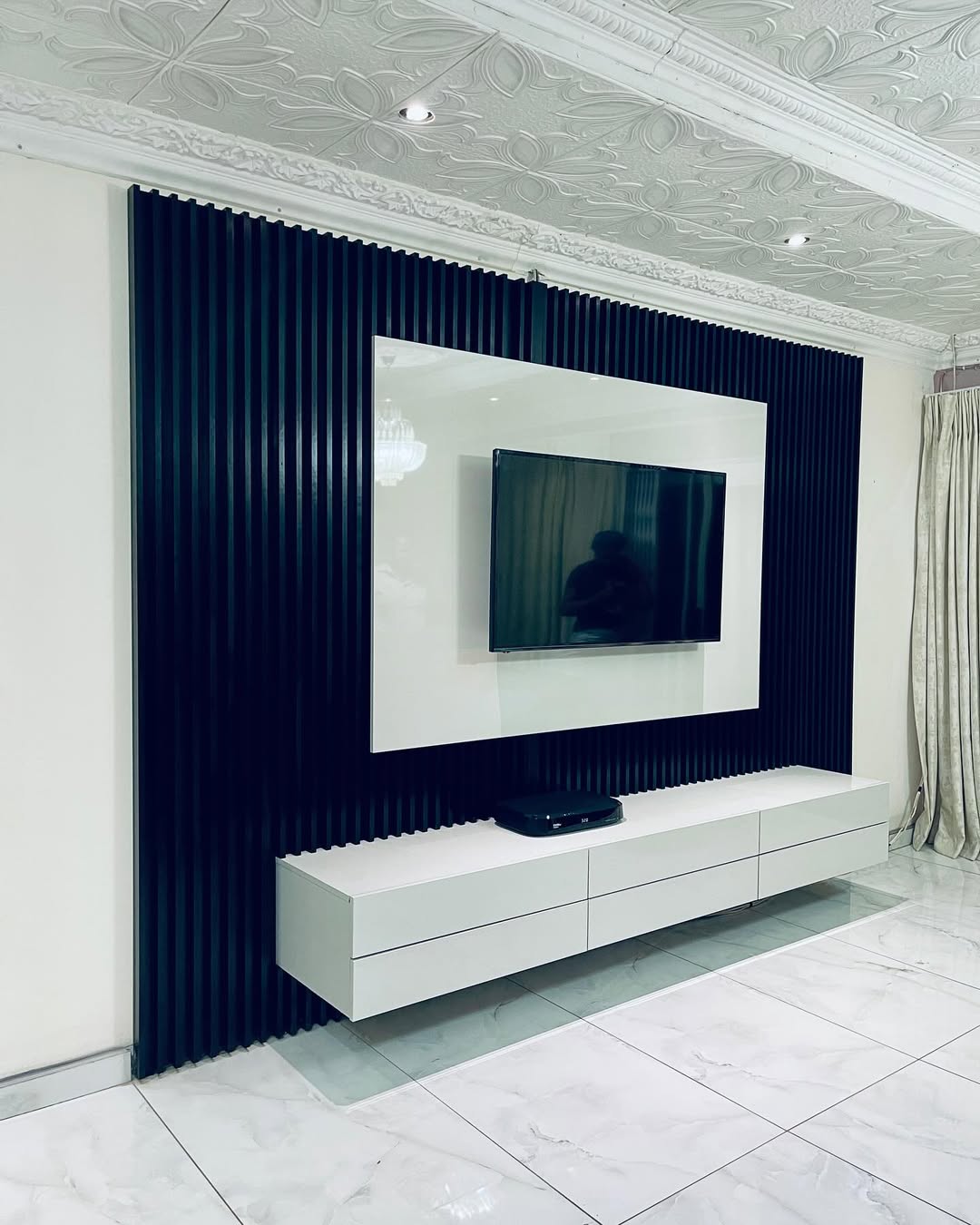 1.6M FLOATING TV STAND WHITE GLOSS_2