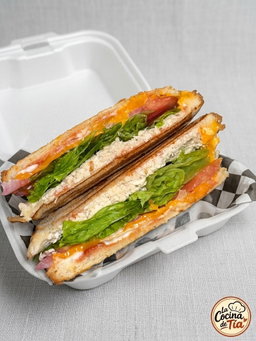 Sandwich de Pollo en Pan de Agua