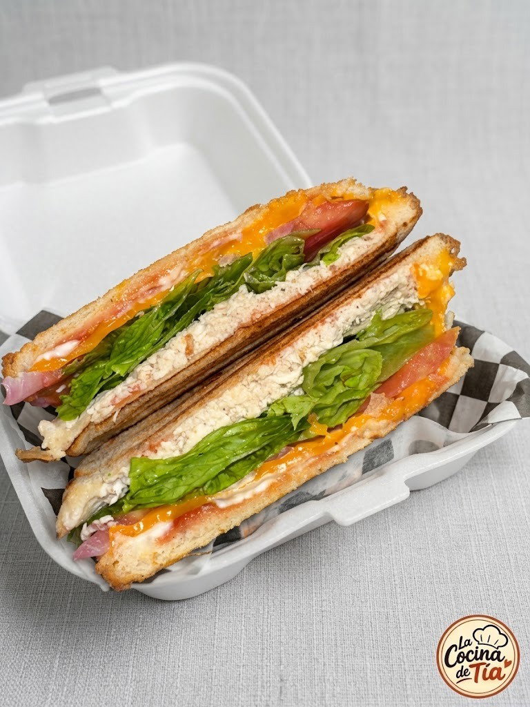 Sandwich de Pollo en Pan de Agua