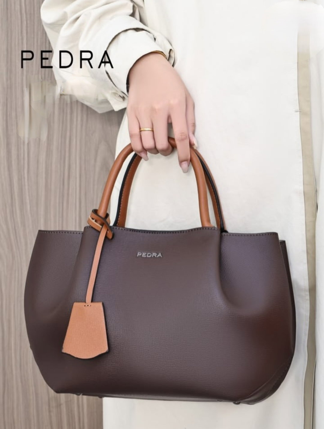 Medium structured tote / top-handle handbag soft, curved silhouette with cinched/pleated side folds_3