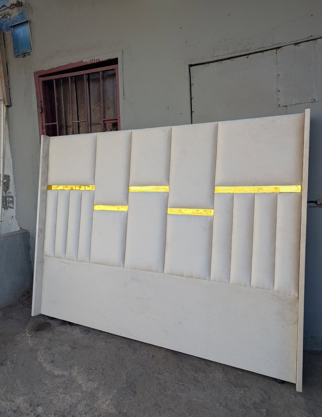 KING SIZE HEADBOARD 