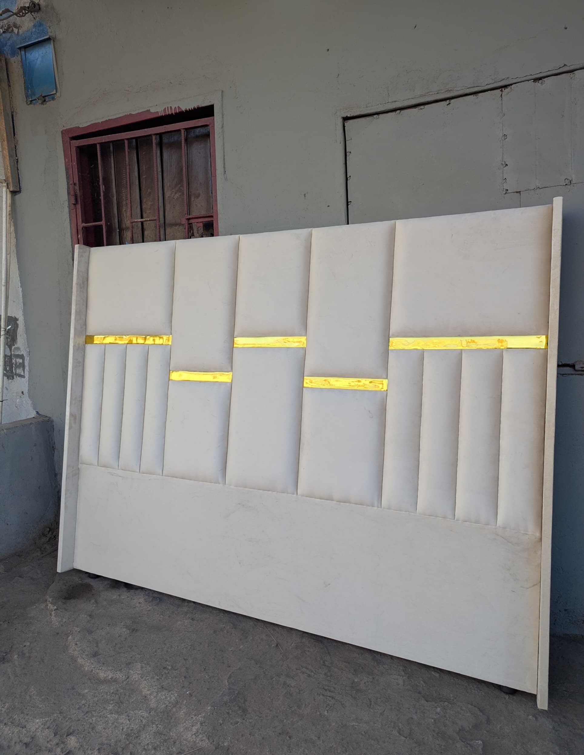 KING SIZE HEADBOARD 