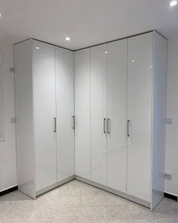 L built in 5 door wardrobe 