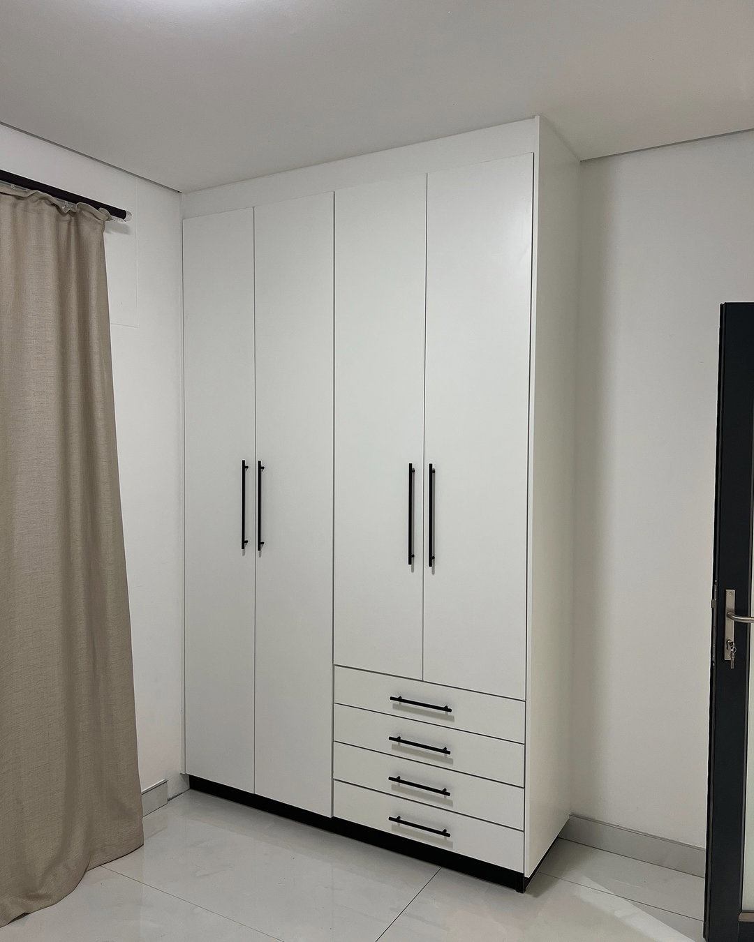 4 DOOR WARDROBE 