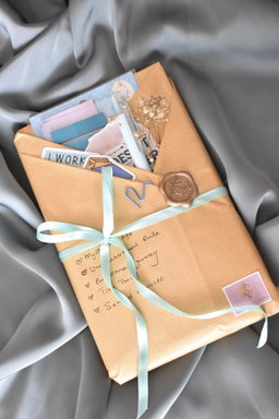 Pre-Loved Blind Book Date