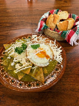 Chilaquiles Verdes con Huevo