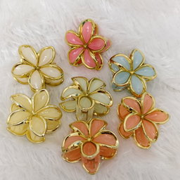 Small flower claw with gold line