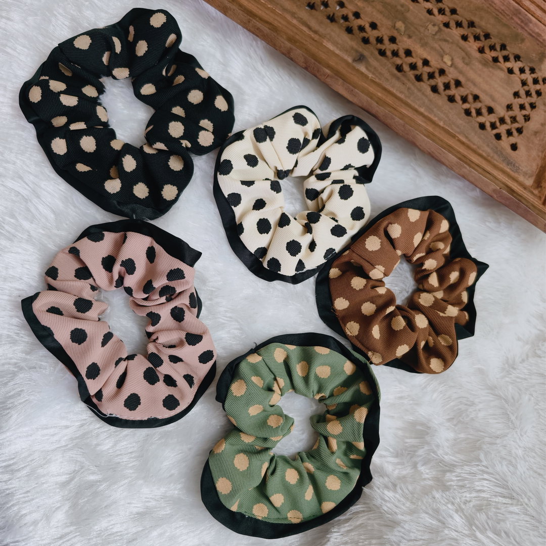 Polka Dotted Scrunchy 