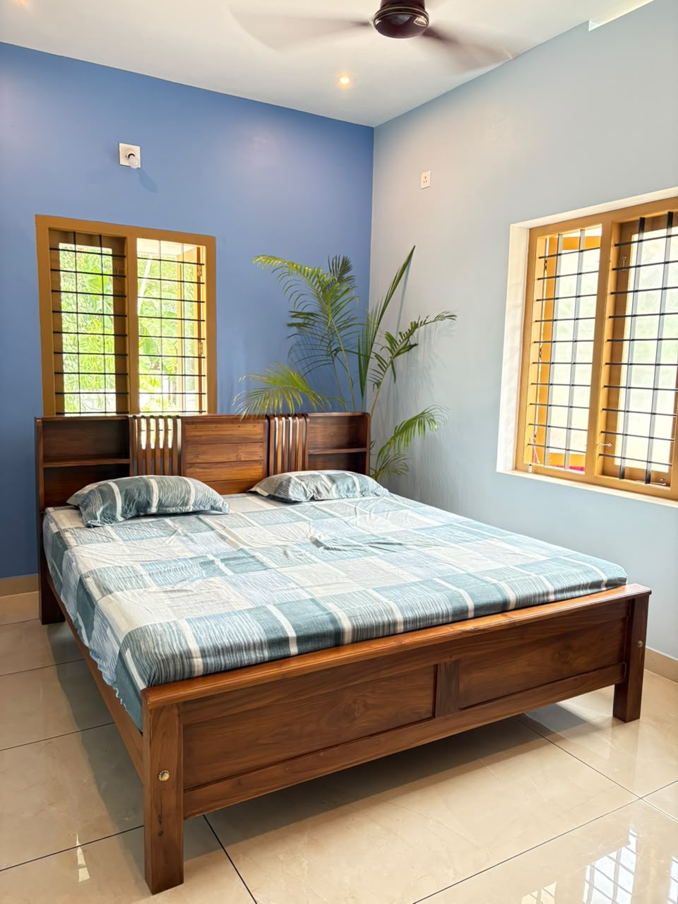 SOLID WOOD STORAGE BED_0