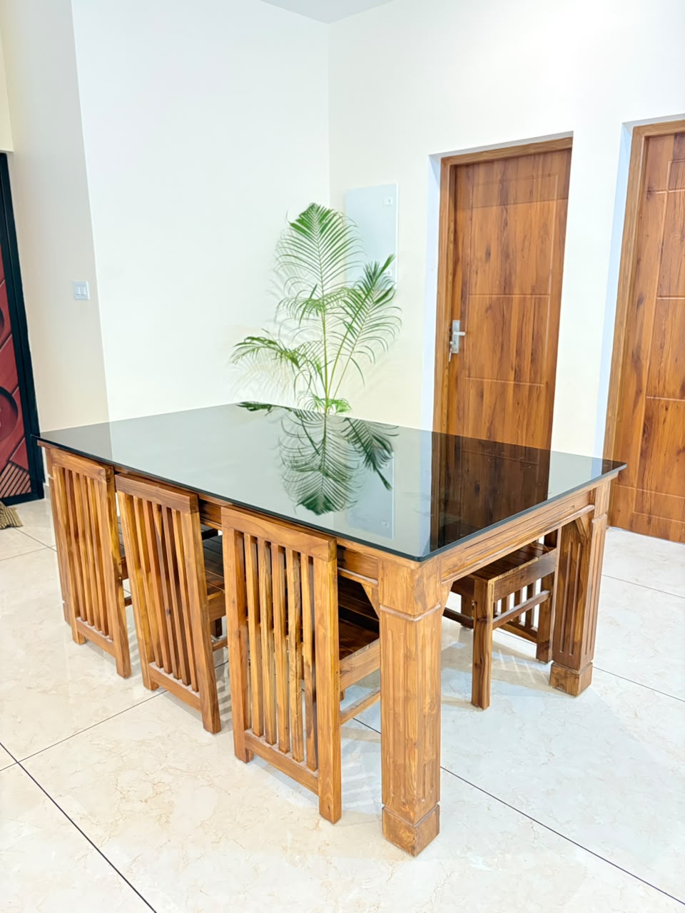 SPACE-SAVING 6-SEATER DINING SET_0