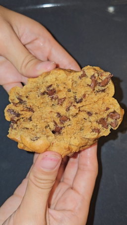 Chunky NYC cookies 