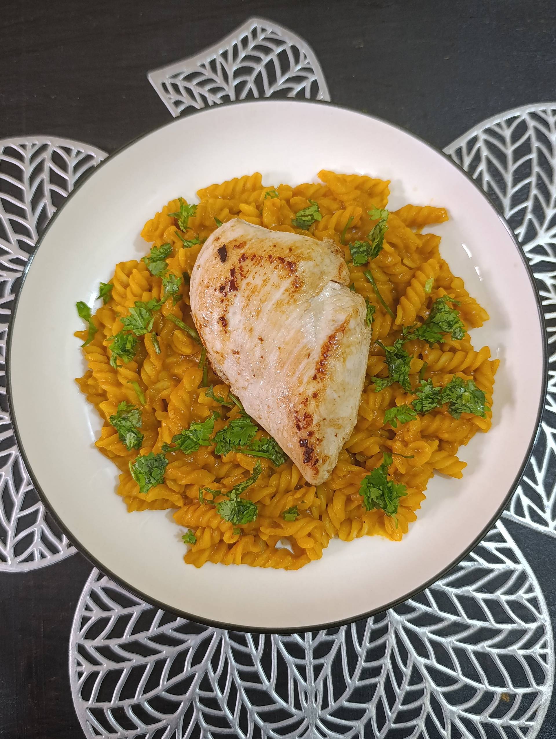 Butter seared chicken breast over creamy tomato pasta_0