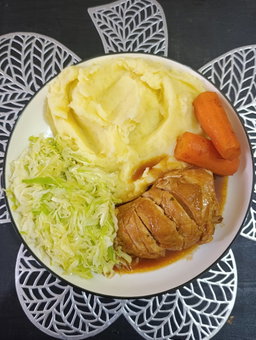 Slow-Cooked Chicken Drumstick with Creamy Mashed Potatoes