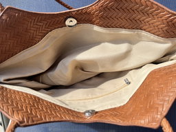 Sac d’épaule tressé – Caramel 🤎