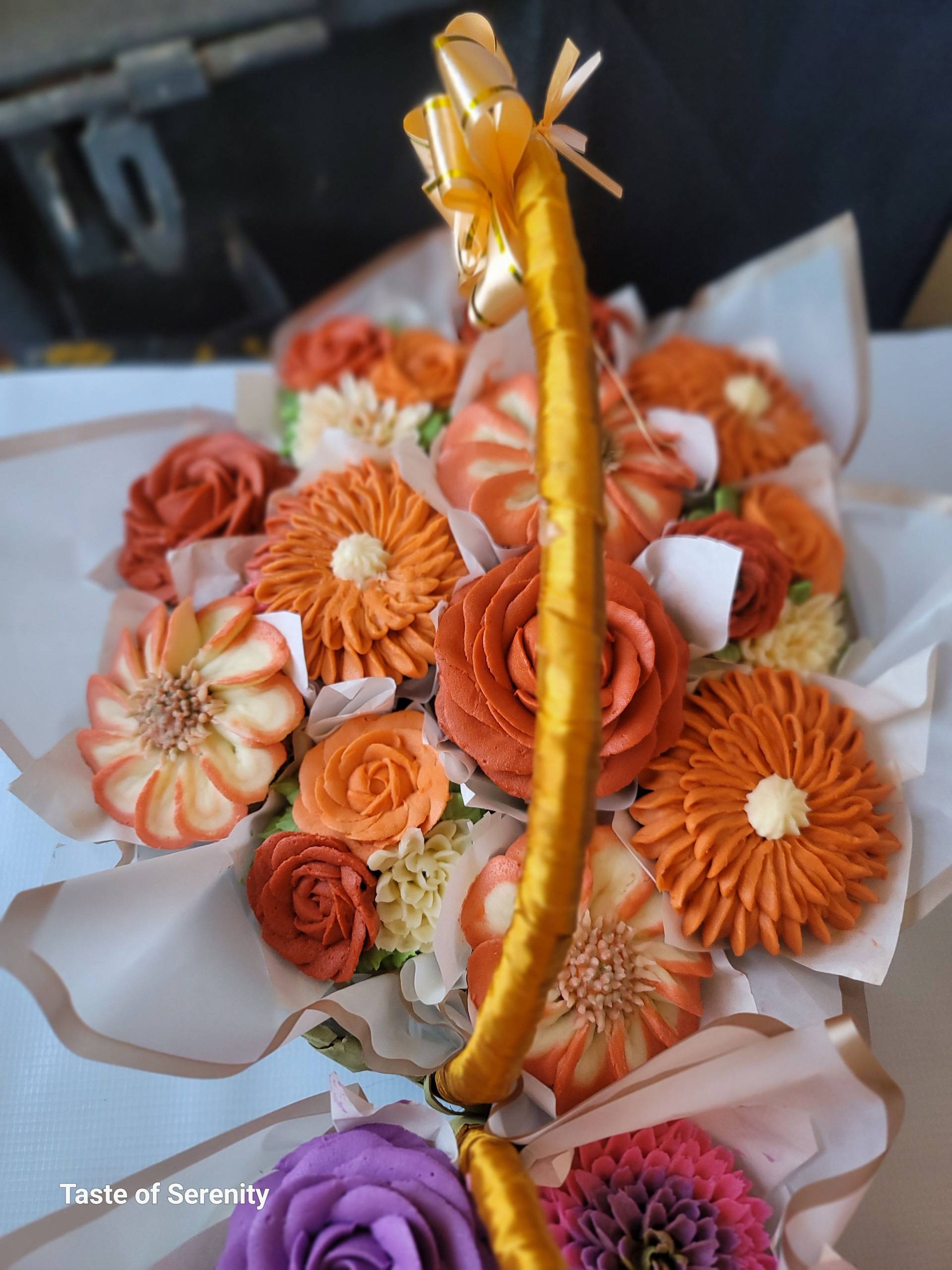 Grand bloom bouquet -12 handcrafted floral cupcakes_0