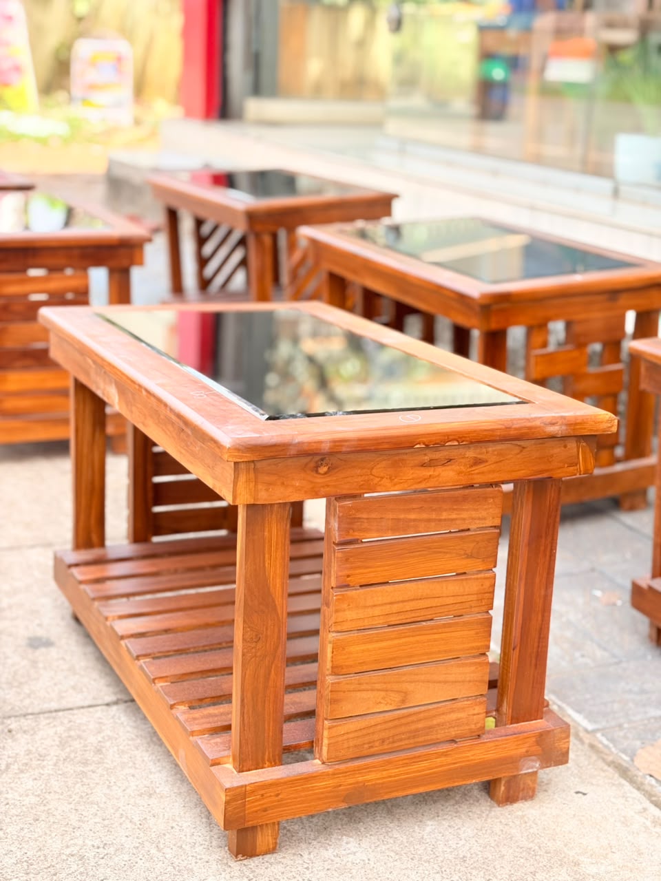 SOLID TEAK WOOD CENTER / TEAPOY