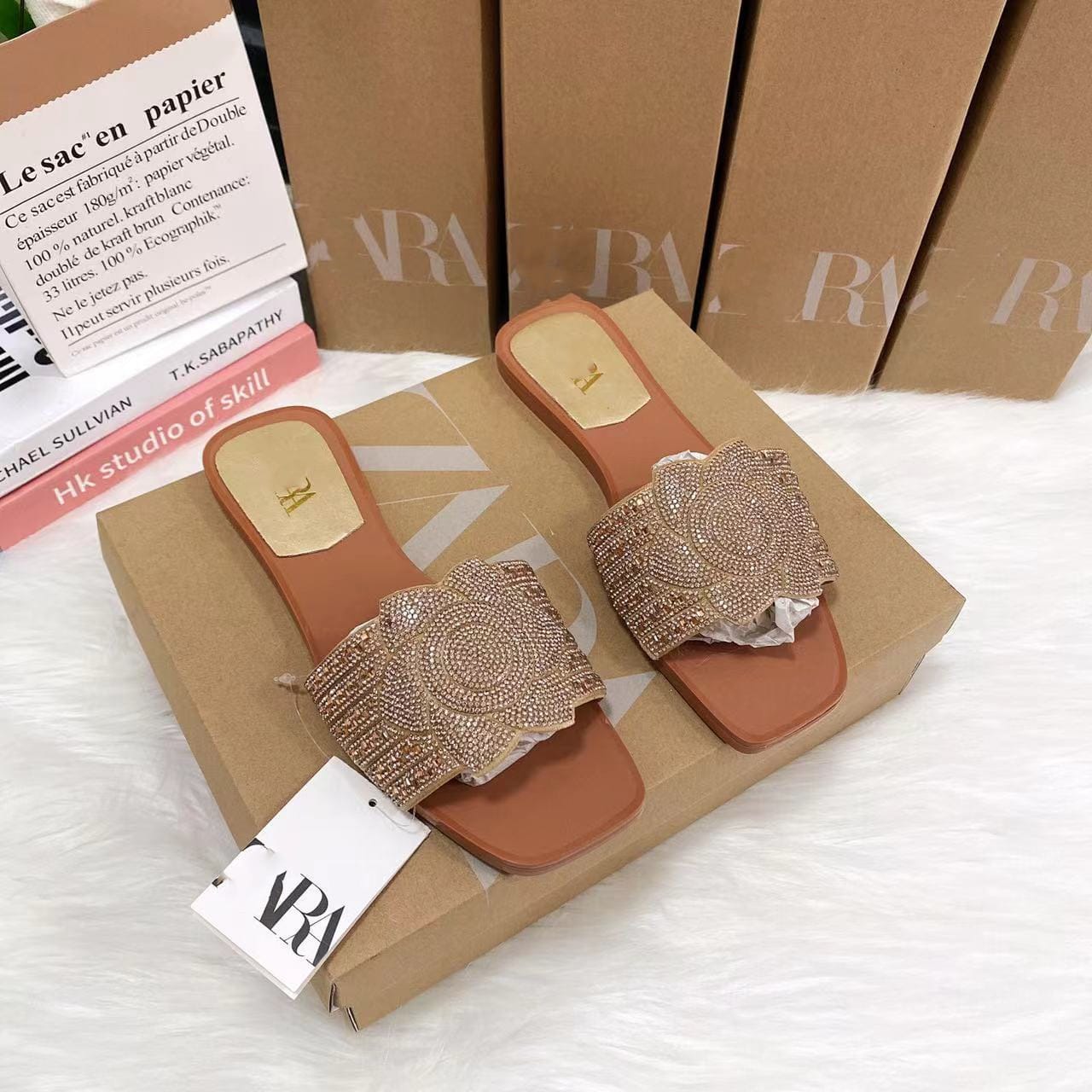 CHIC SLIPPERS