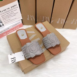 CHIC SLIPPERS