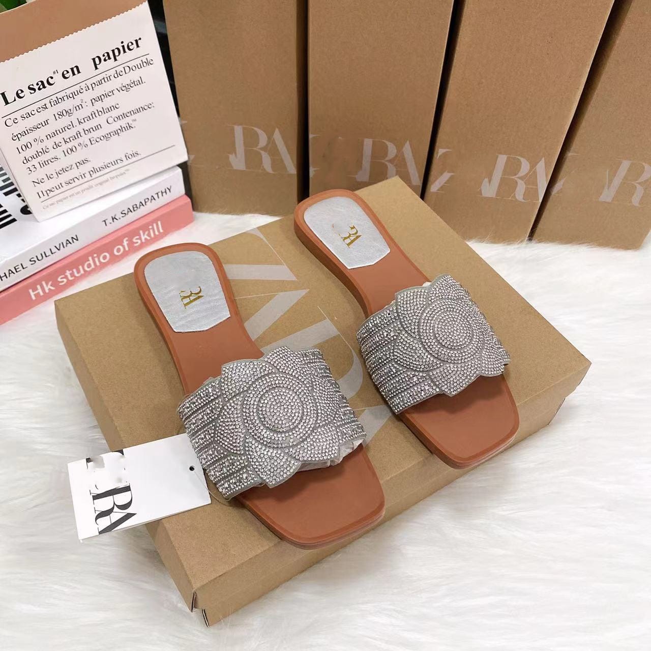 CHIC SLIPPERS