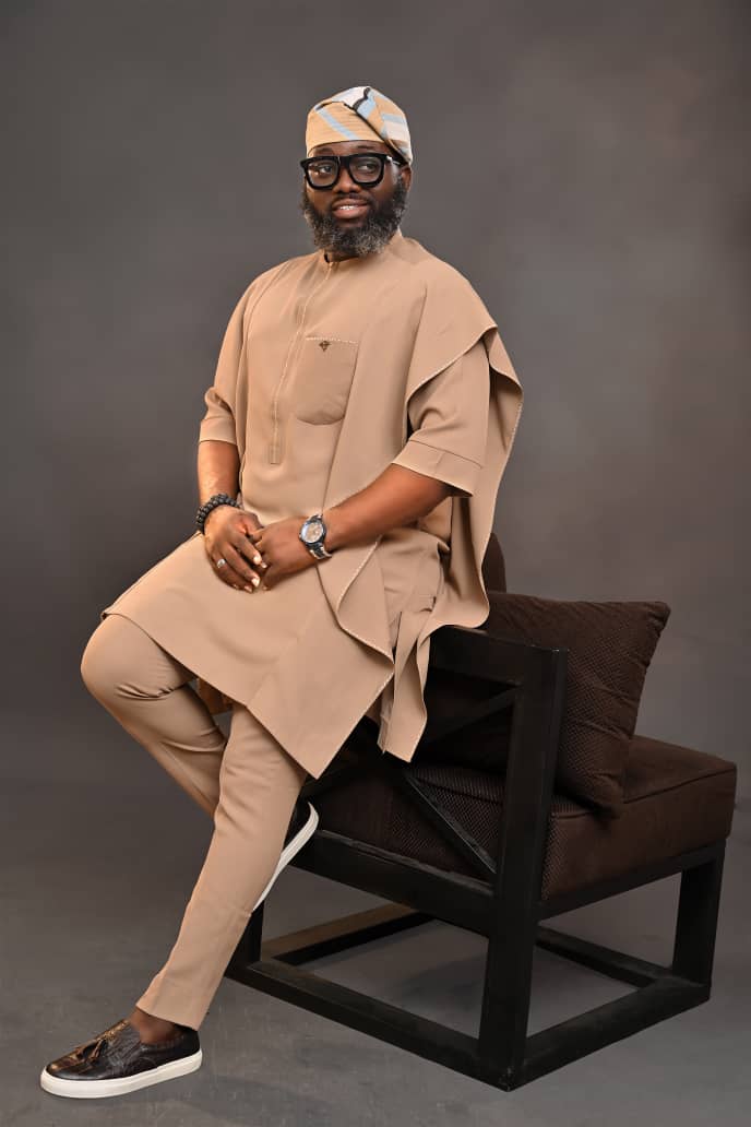 FUNKY AGBADA 2 IN 1 PIECE [CREPT FABRICS]_0