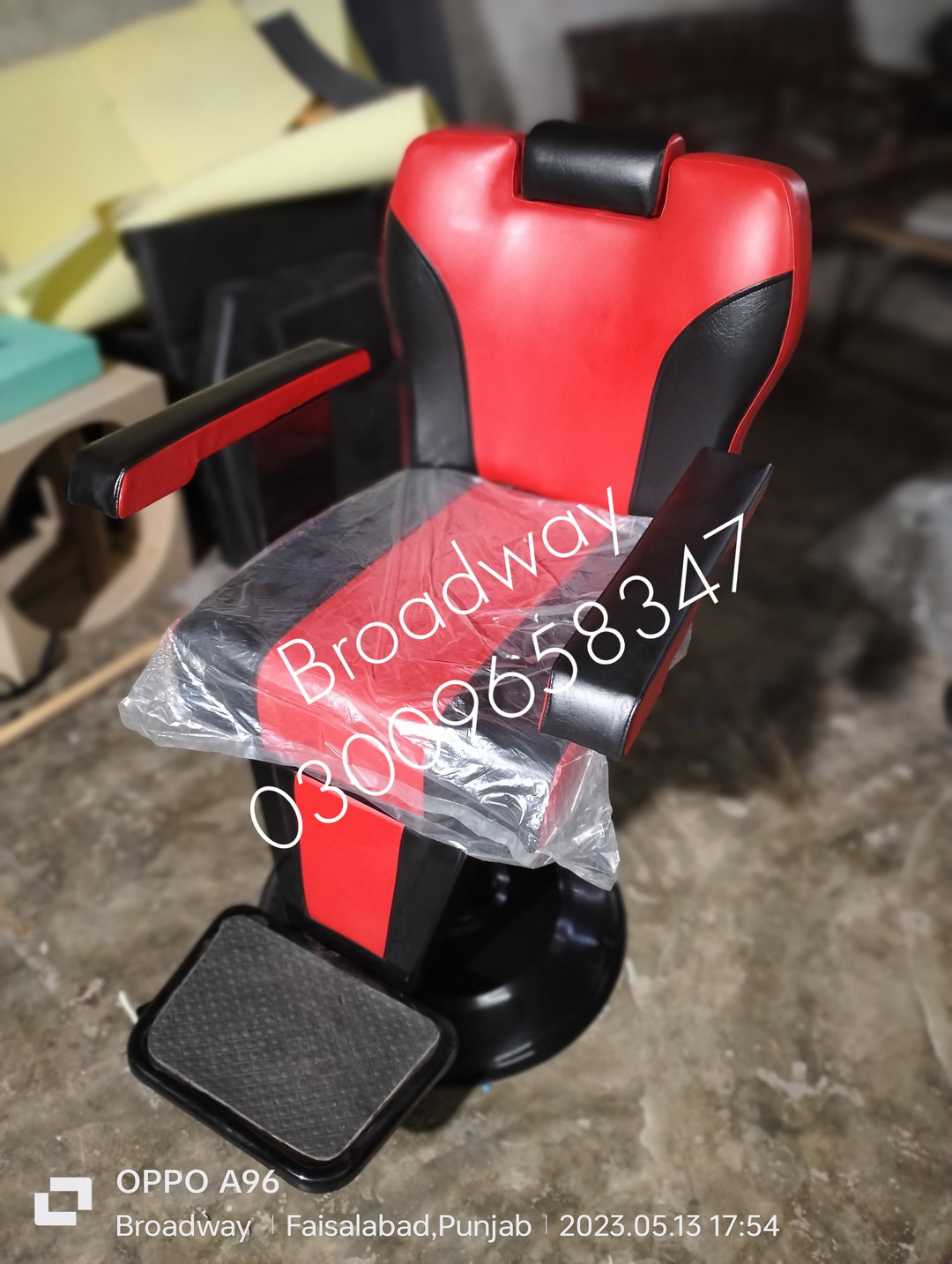 Basic T Arm Chair