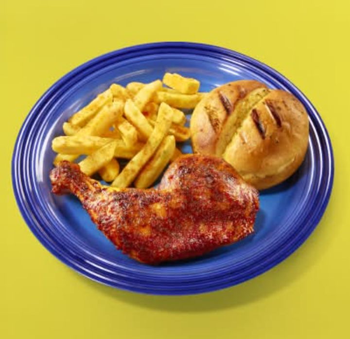 1/4 chicken & chips & garlic roll 