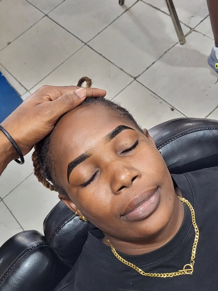 Eyebrow tinting