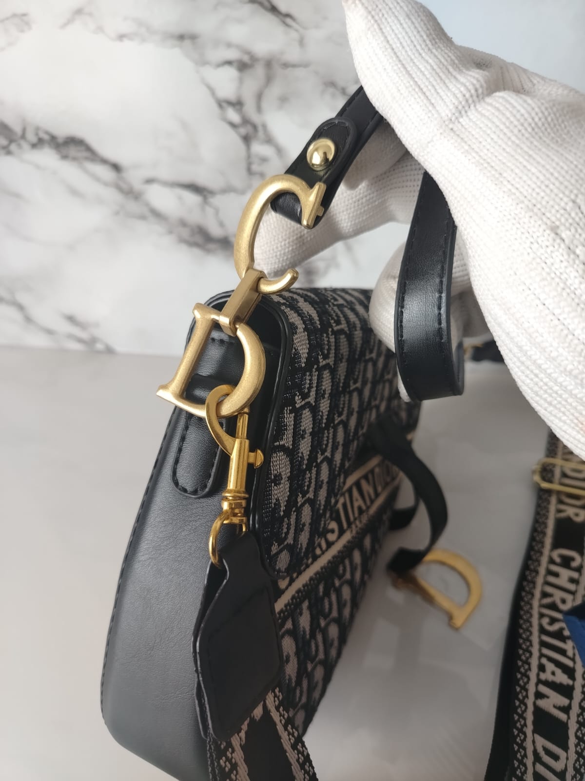  Saddle black _2