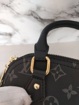 Lv black