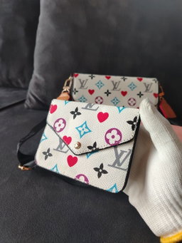 Lv pochete green