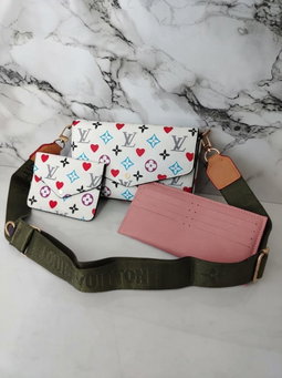 Lv pochete green