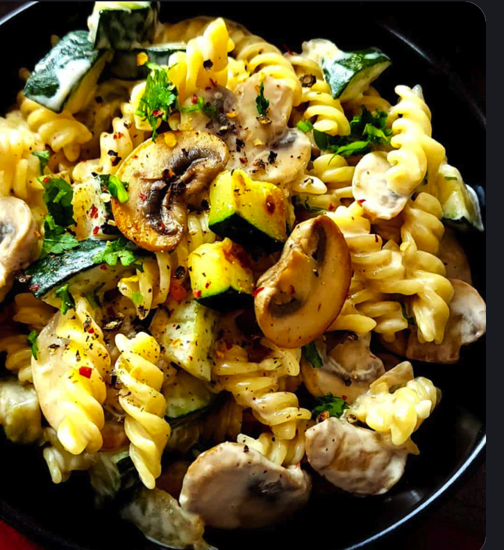 Garlic Butter Mushrooms w/Zucchini & Pasta [mon]