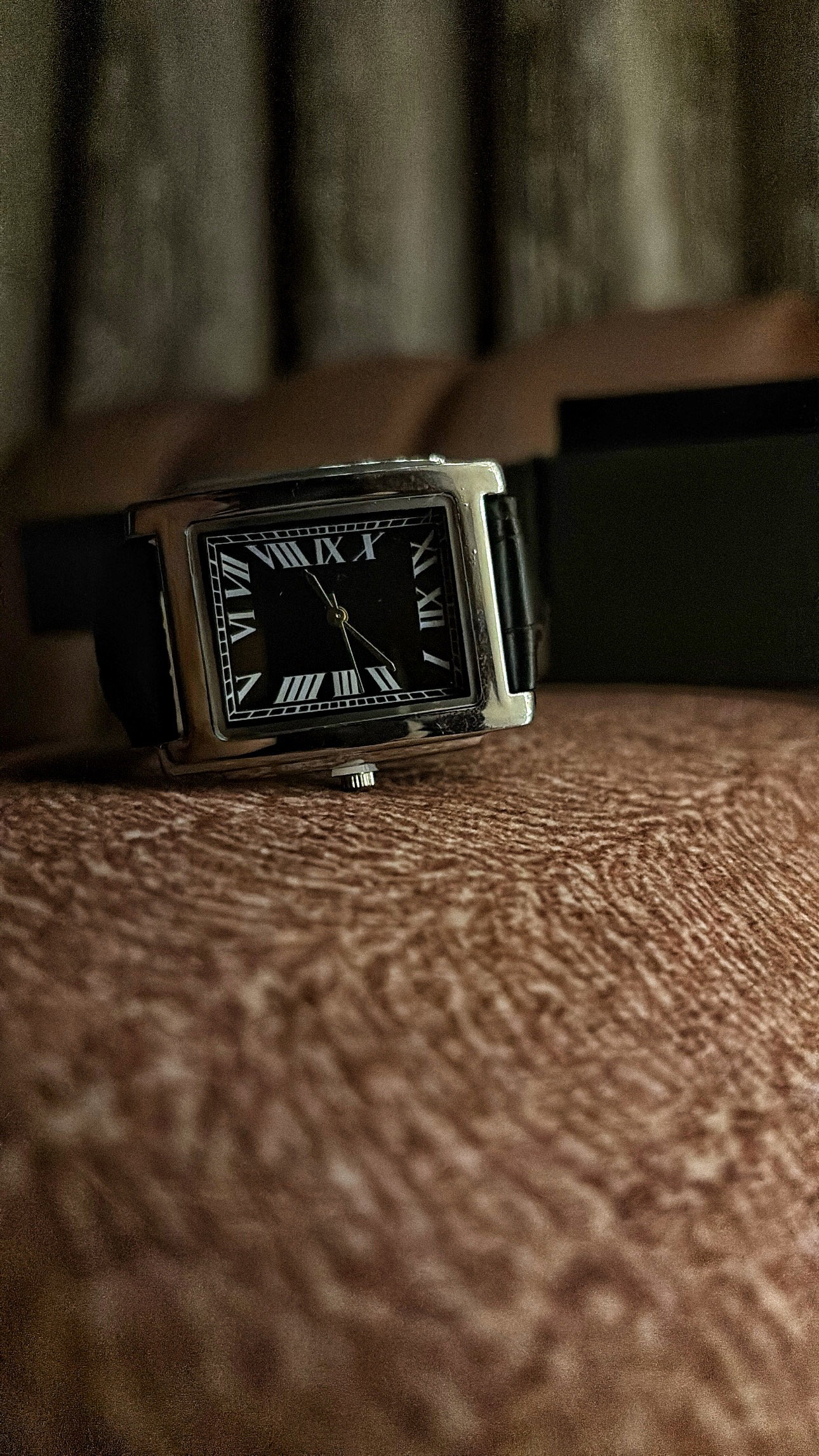 Veloria Classic Tank Watch |ساعة ڤيلوريا  الكلاسيكية -اسود_0