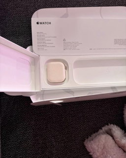 Apple Watch Series 4 40mm GPS – Rose Gold Aluminium – مستعملة مع العلبة الأصلية وضمان 6 أشهر