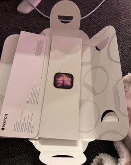 Apple Watch Series 4 40mm GPS – Rose Gold Aluminium – مستعملة مع العلبة الأصلية وضمان 6 أشهر