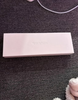 Apple Watch Series 4 40mm GPS – Rose Gold Aluminium – مستعملة مع العلبة الأصلية وضمان 6 أشهر