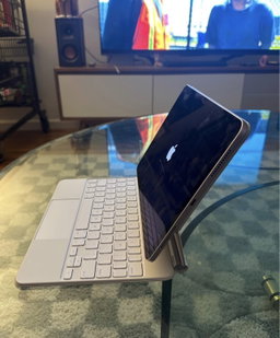 Apple iPad Air 5e génération – 64GB Wi-Fi – avec Magic Keyboard