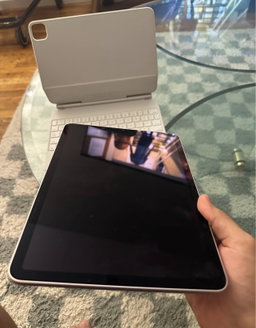 Apple iPad Air 5e génération – 64GB Wi-Fi – avec Magic Keyboard