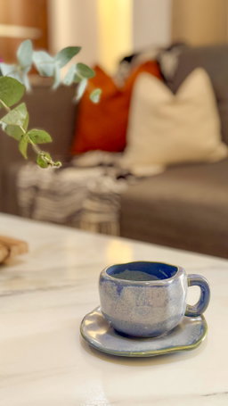 Taza de cerámica artesanal