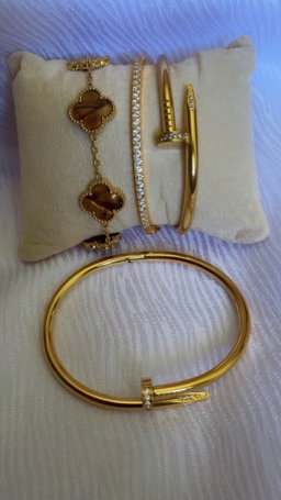 Golden Clover Luxe Bangle set