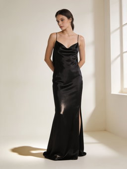 Vestido Nocturna · seda con cola