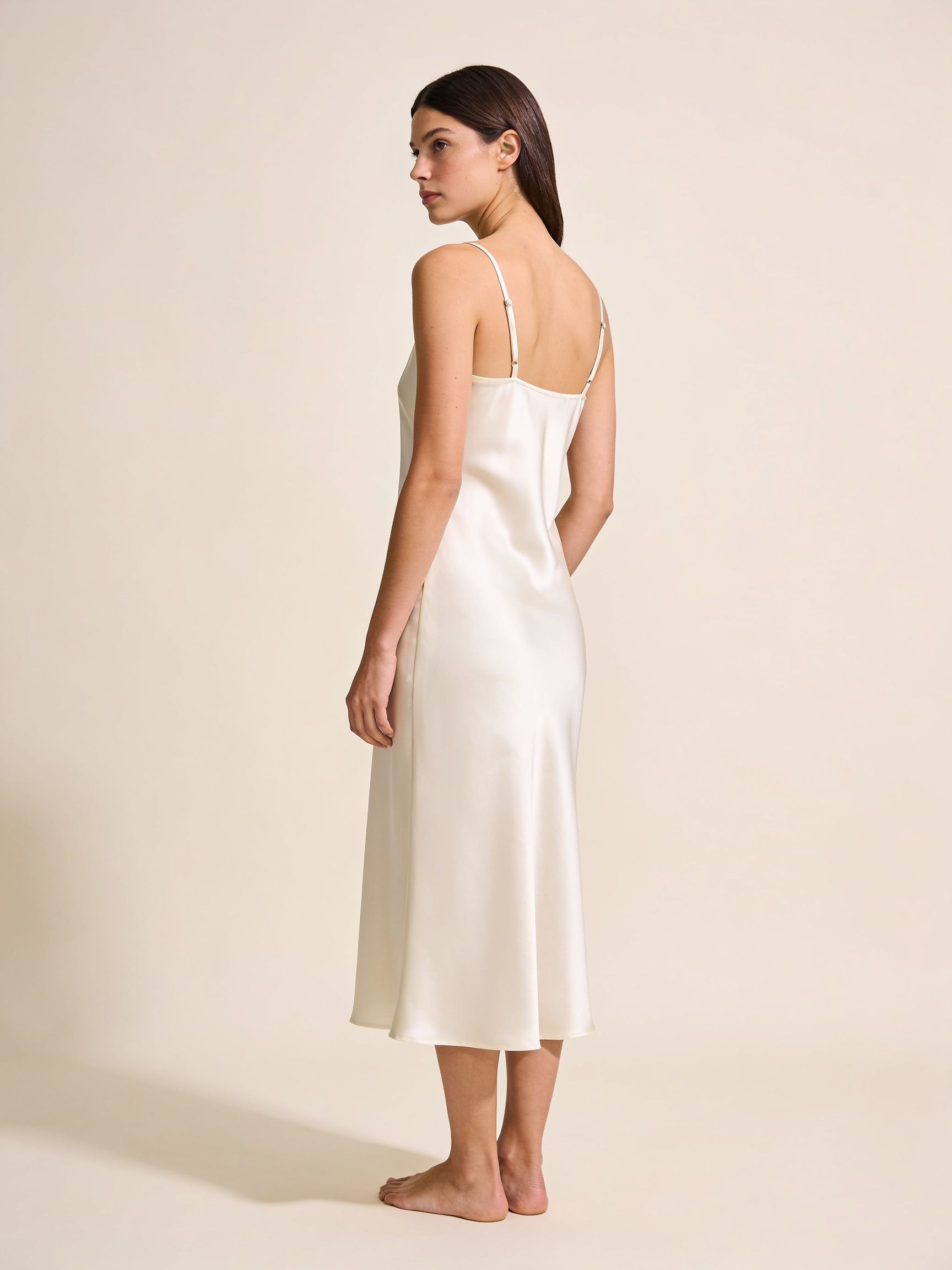 Vestido Solene · seda marfil midi
