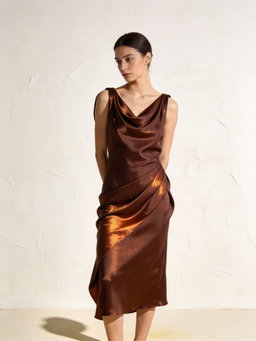 Vestido Marais · satén chocolate
