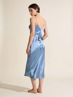 Vestido Luna · satén azul cielo