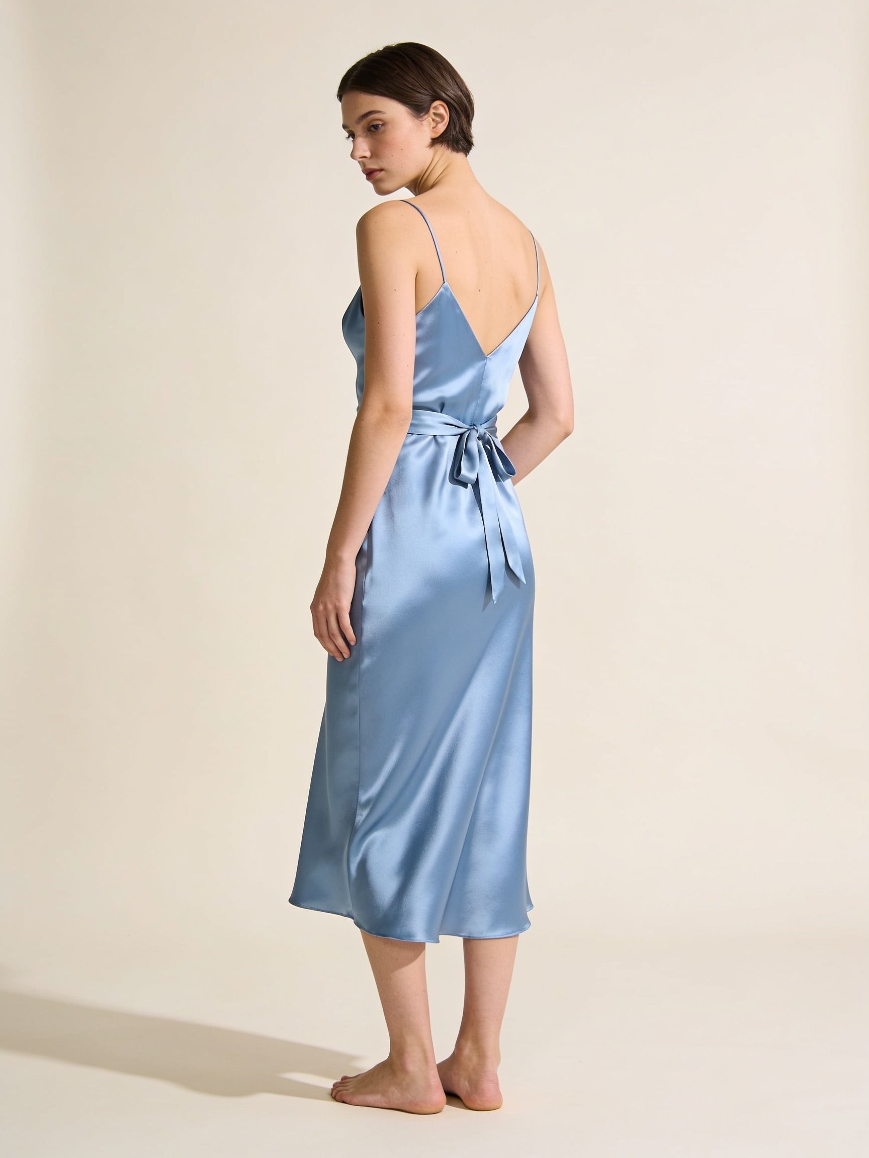 Vestido Luna · satén azul cielo