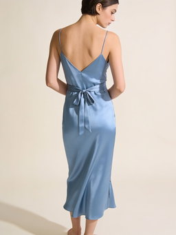 Vestido Luna · satén azul cielo
