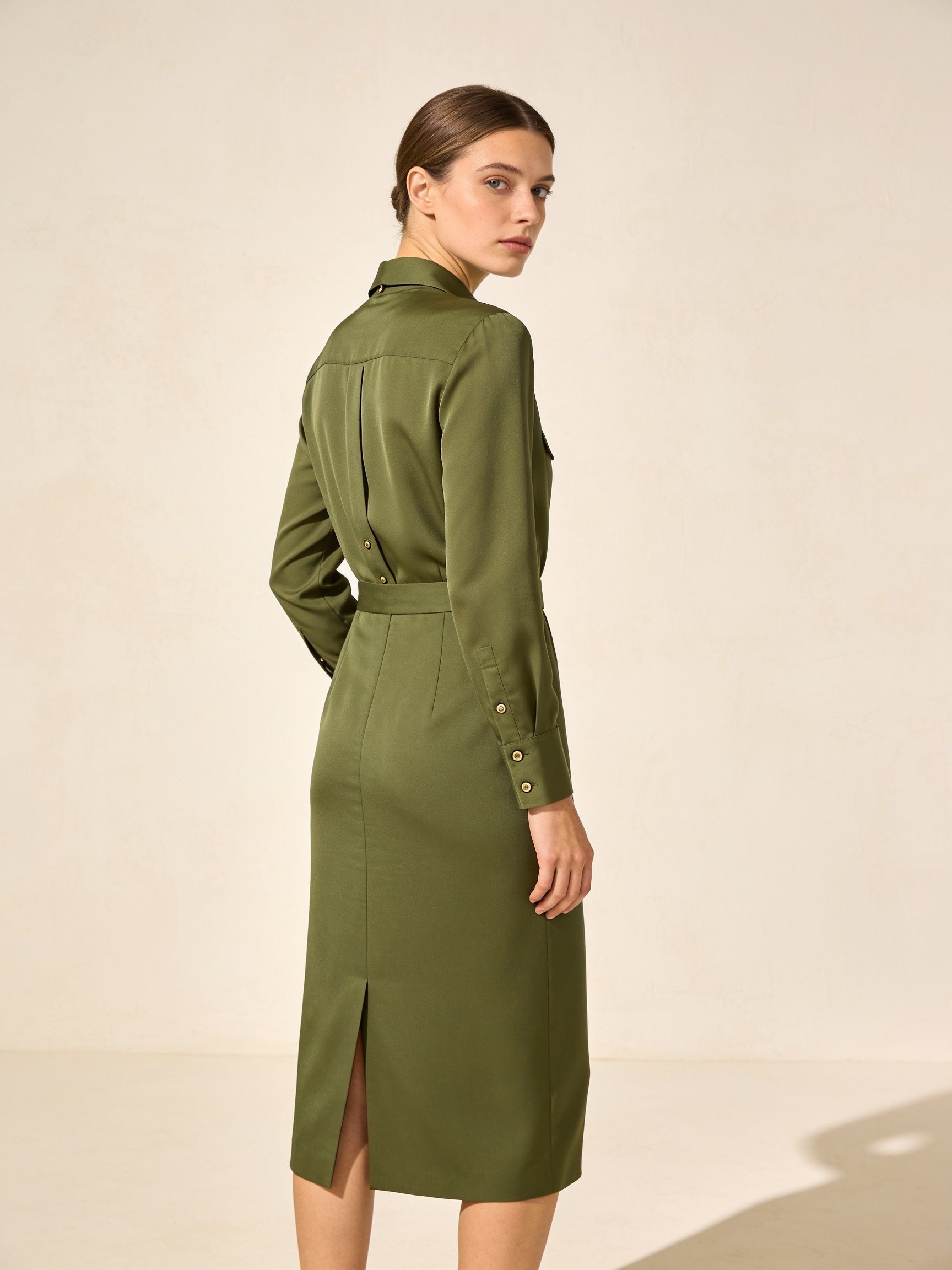 Vestido Alondra · crepé verde musgo