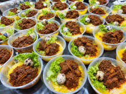Pulut Kuning with Beef Rendang