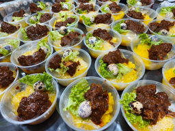 Pulut Kuning with Chicken Rendang